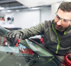 Fachspezialistin/Fachspezialist für KFZ-Verglasung und Sensorik mit TÜV Rheinland geprüfter Qualifikation